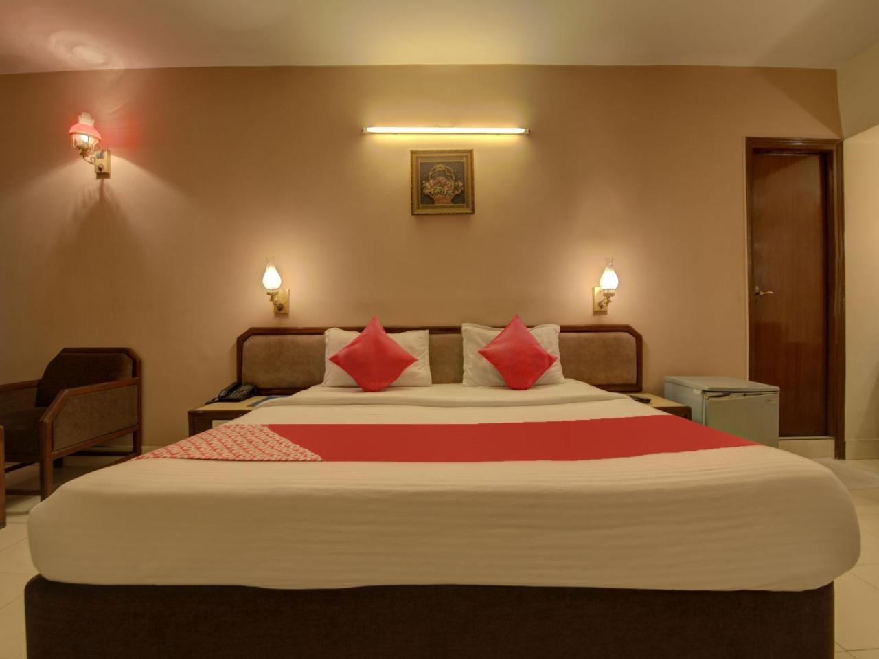 Oyo 1864 Hotel Yuvraj Ранчи Экстерьер фото