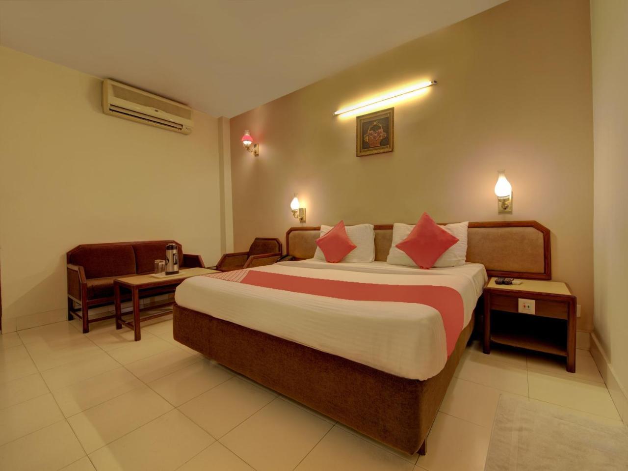 Oyo 1864 Hotel Yuvraj Ранчи Экстерьер фото